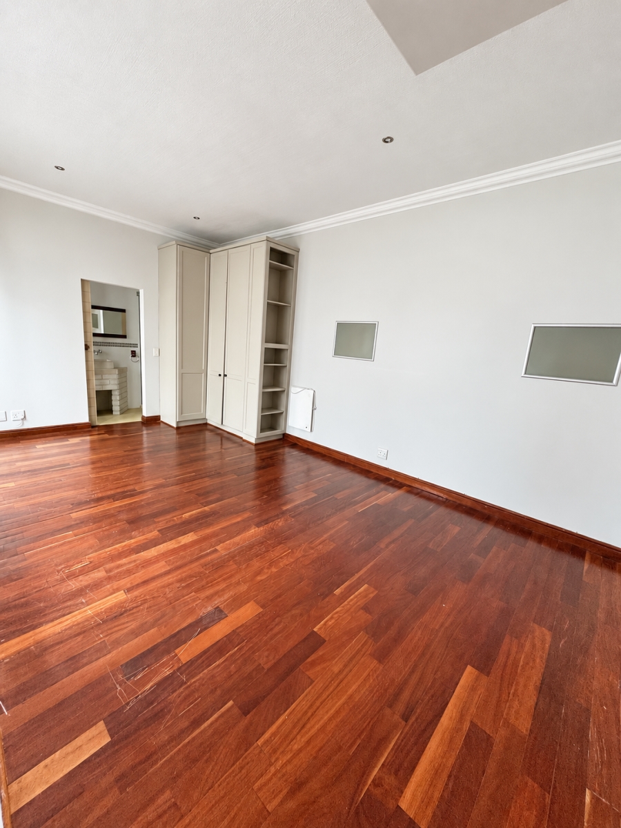 5 Bedroom Property for Sale in North Oaks Western Cape